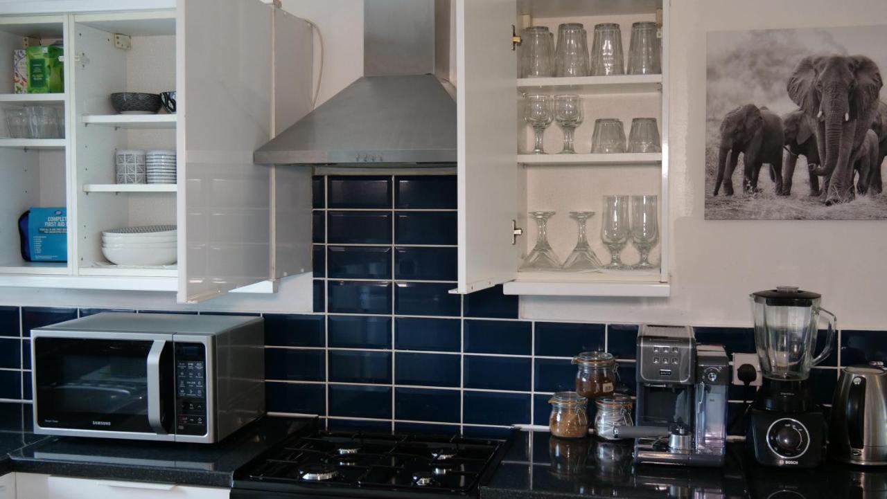 Milton Keynes Luxury Short Stay House With Wifi And Free Parking Wolverton  Екстер'єр фото