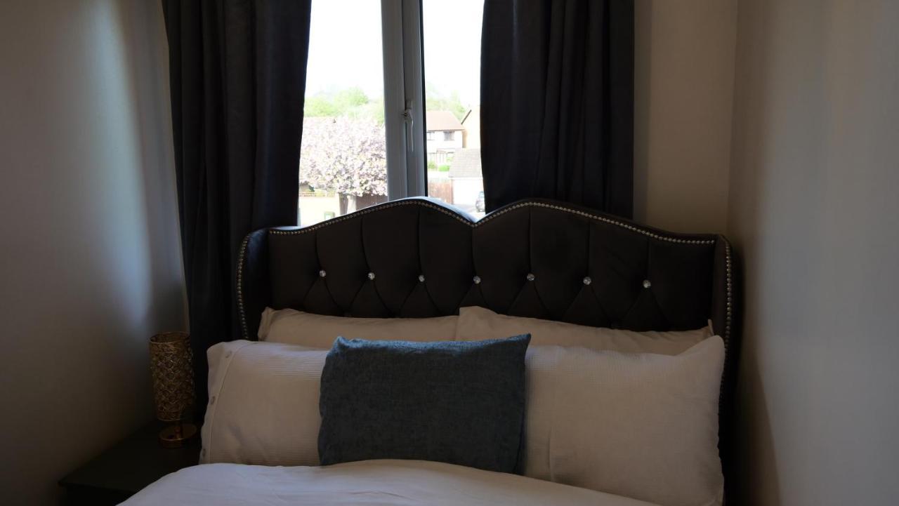 Milton Keynes Luxury Short Stay House With Wifi And Free Parking Wolverton  Екстер'єр фото