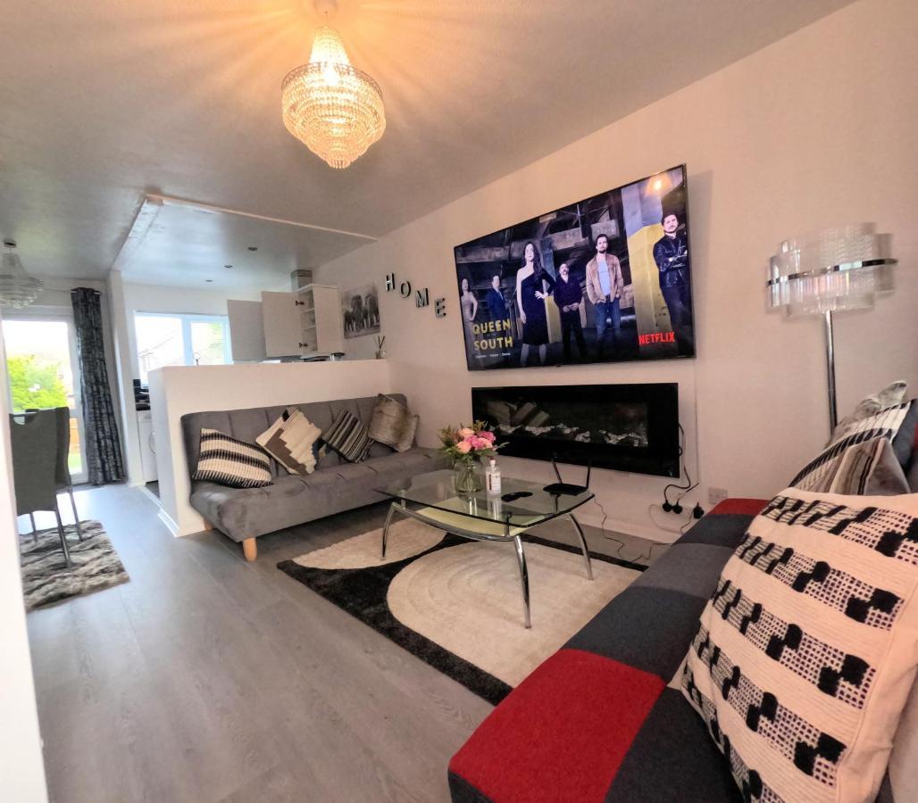 Milton Keynes Luxury Short Stay House With Wifi And Free Parking Wolverton  Екстер'єр фото