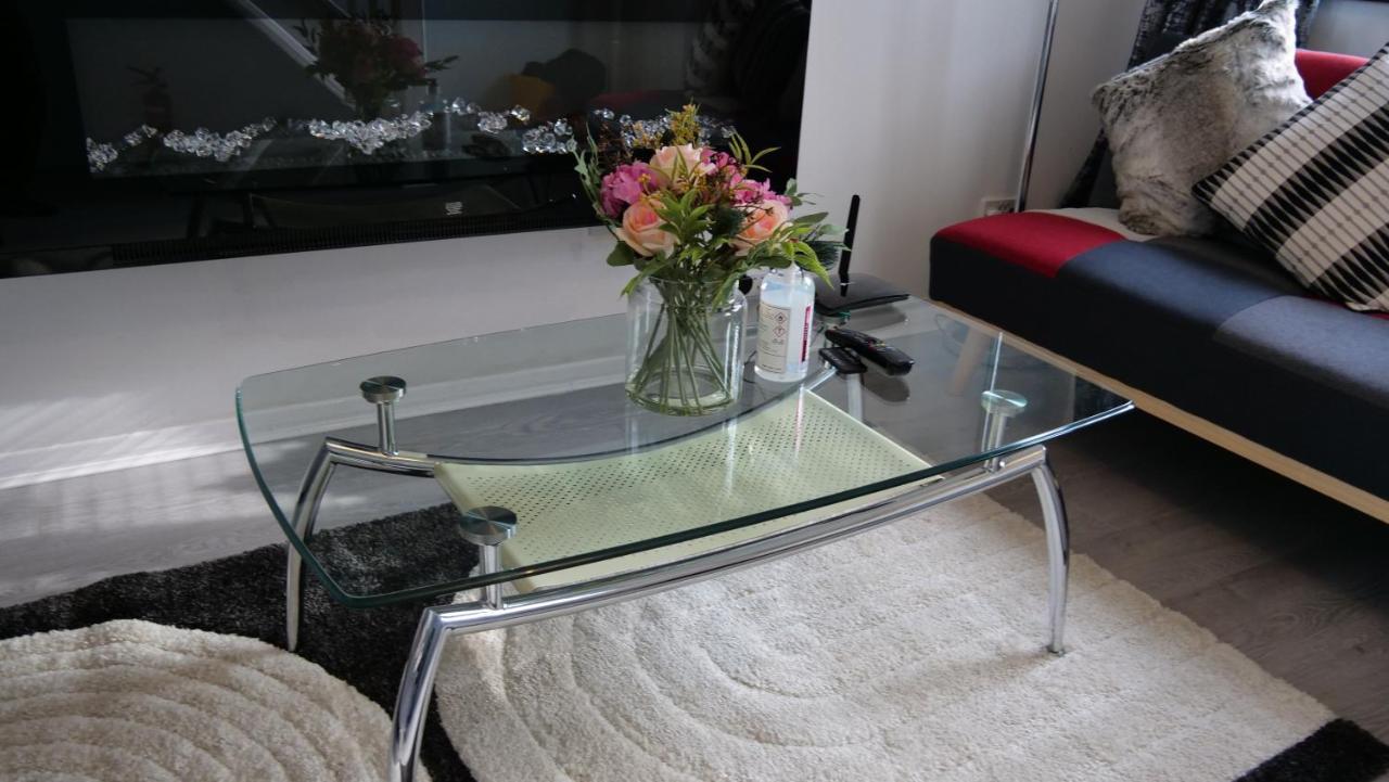 Milton Keynes Luxury Short Stay House With Wifi And Free Parking Wolverton  Екстер'єр фото