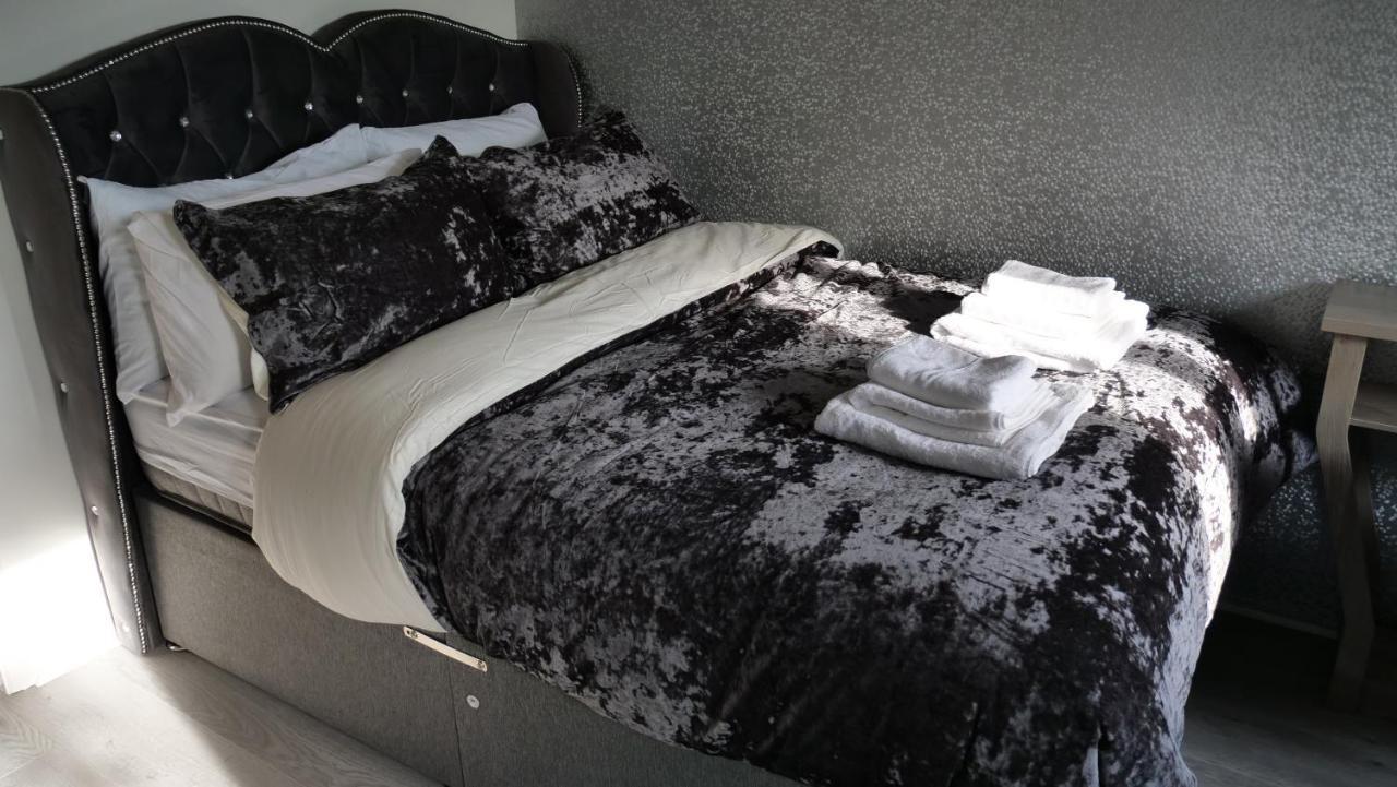 Milton Keynes Luxury Short Stay House With Wifi And Free Parking Wolverton  Екстер'єр фото