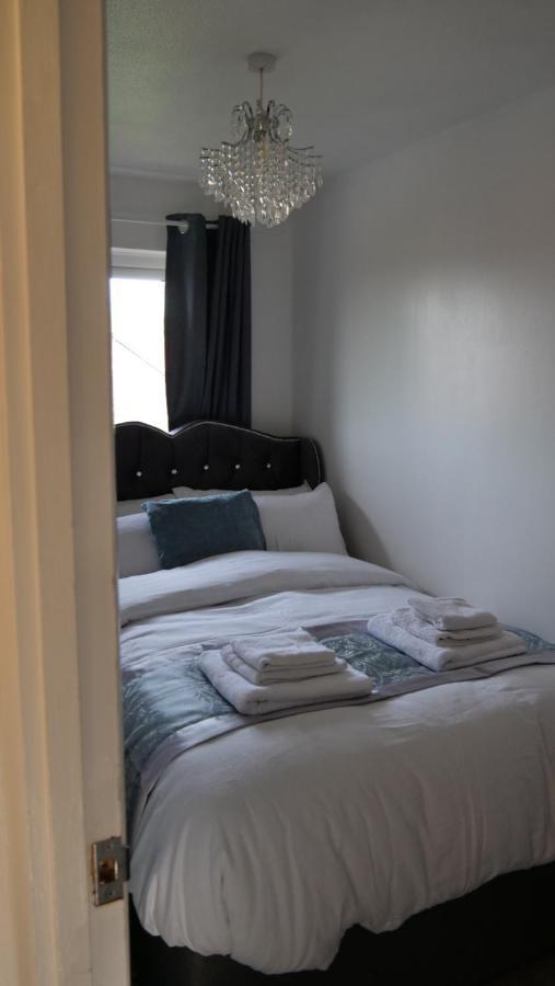 Milton Keynes Luxury Short Stay House With Wifi And Free Parking Wolverton  Екстер'єр фото