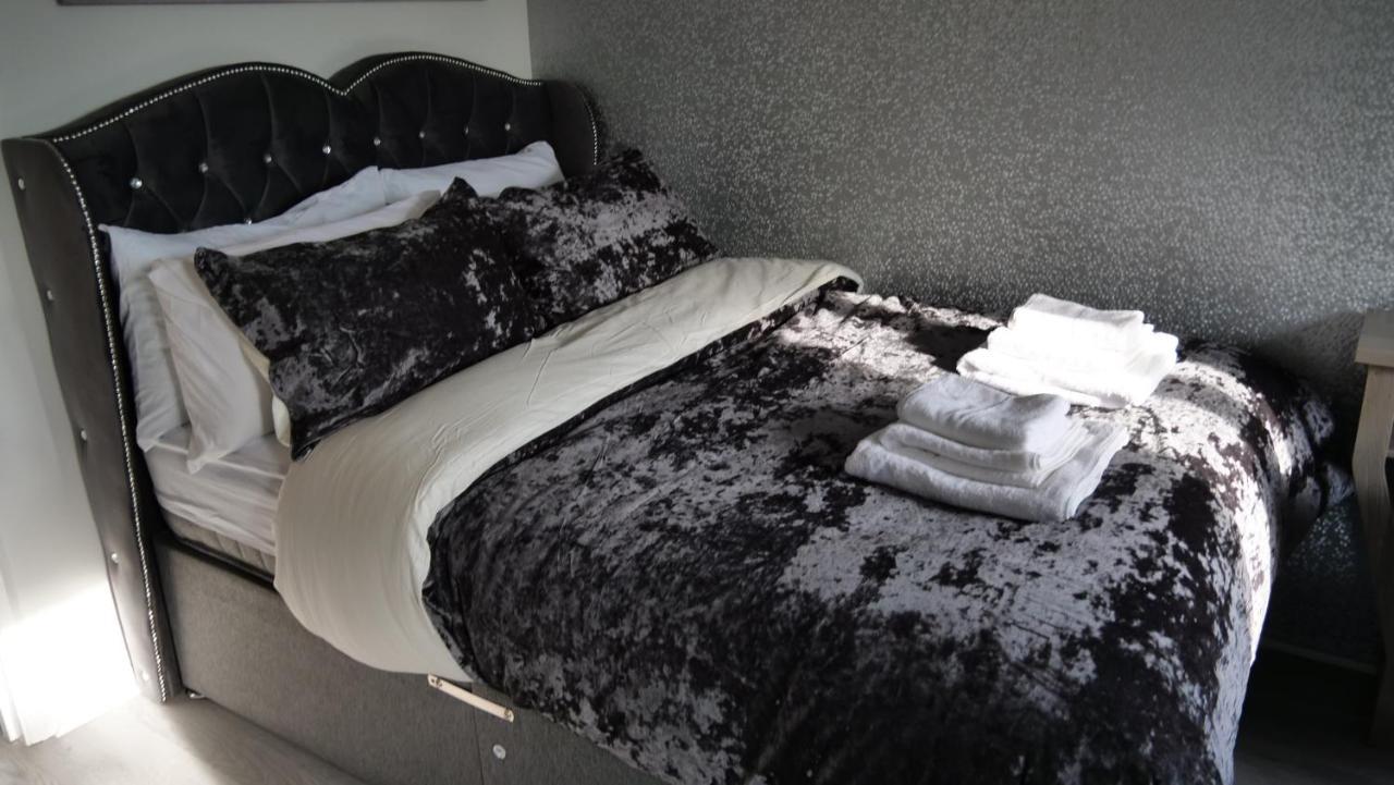 Milton Keynes Luxury Short Stay House With Wifi And Free Parking Wolverton  Екстер'єр фото
