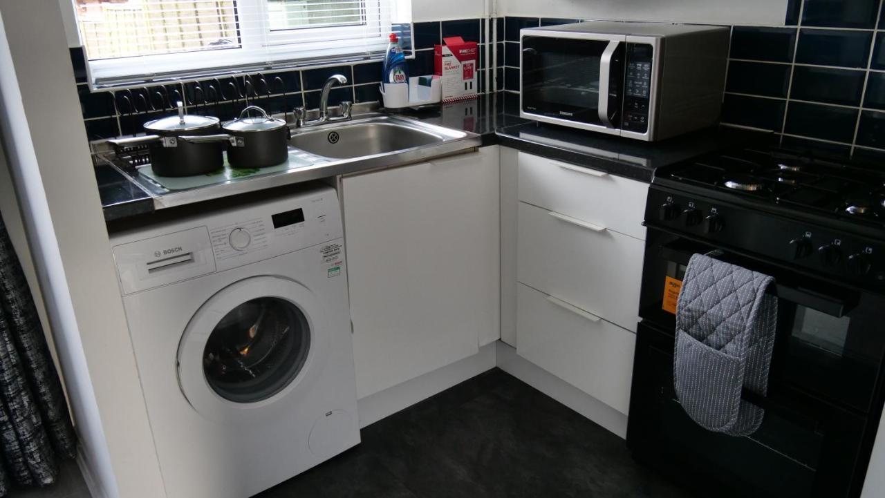 Milton Keynes Luxury Short Stay House With Wifi And Free Parking Wolverton  Екстер'єр фото