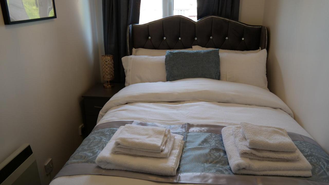 Milton Keynes Luxury Short Stay House With Wifi And Free Parking Wolverton  Екстер'єр фото