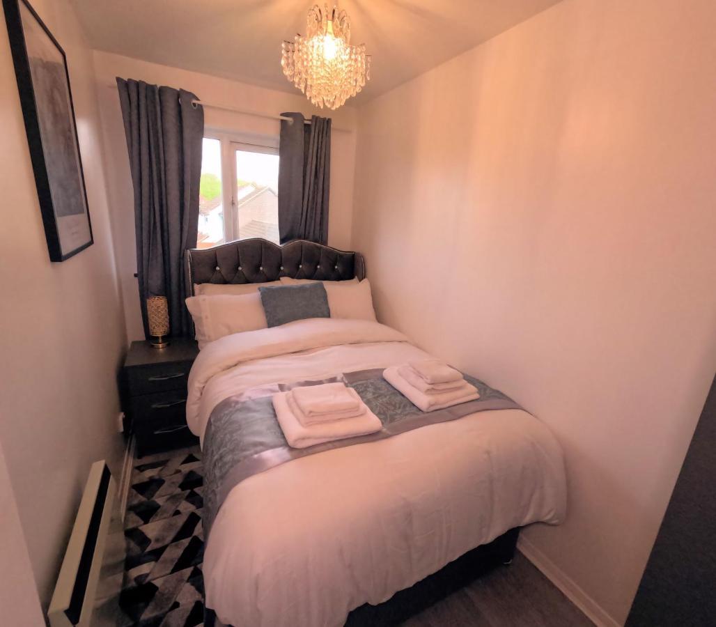 Milton Keynes Luxury Short Stay House With Wifi And Free Parking Wolverton  Екстер'єр фото
